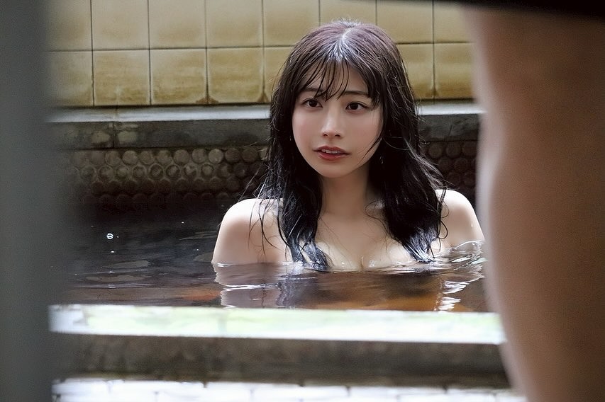 鈴木優香 ちょっと脱ぎすぎ水着グラビア画像！