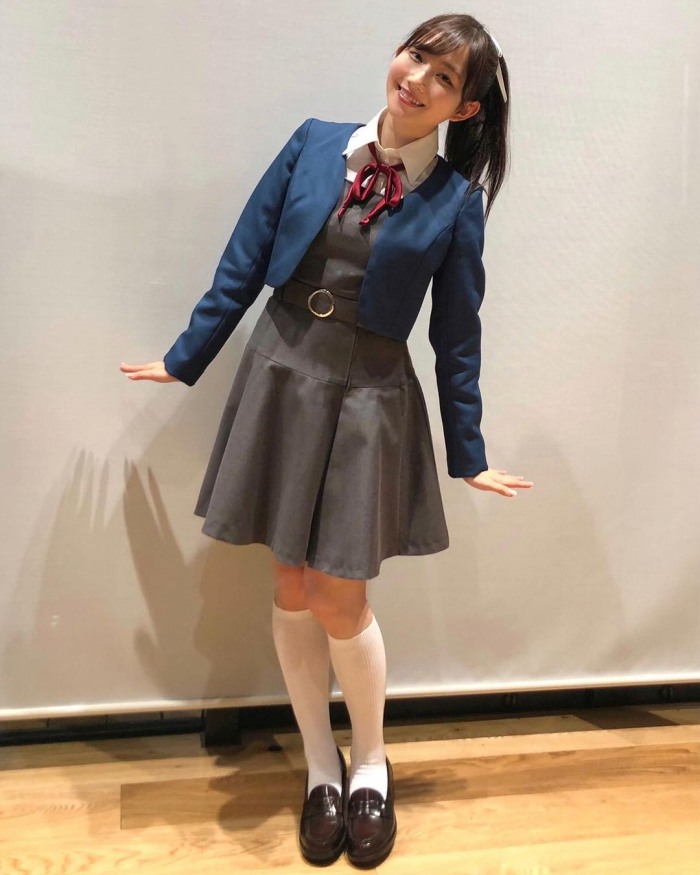 青山なぎさ 激かわな生脚＆タンクトップ画像！