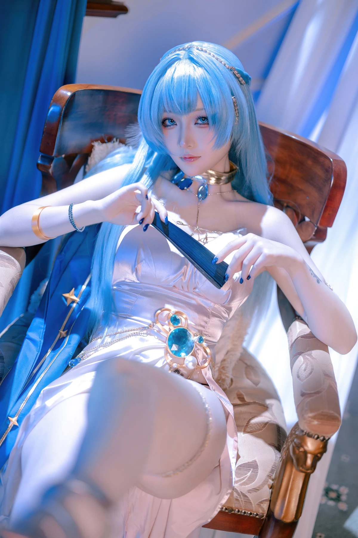 Cosplay 屿鱼 – 胜利女神 妮姬 海伦 礼服