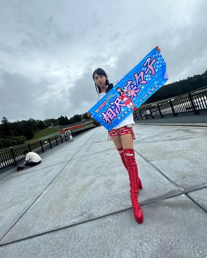 相沢菜々子 スタイル抜群な水着グラビア画像！