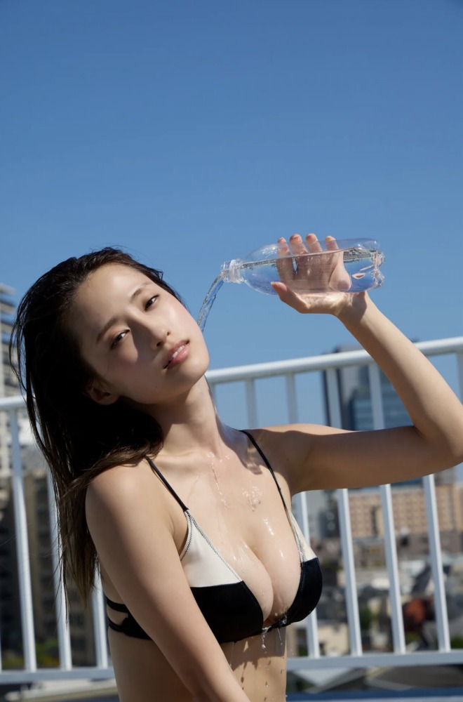 澄田綾乃 はみ出るFカップの水着グラビア画像！