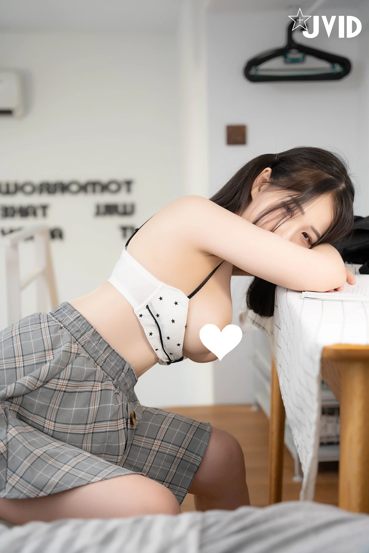 JVID 婕咪 Juice – {不能發出聲音}雙馬尾再次逆麟.又在學長胯下玩起來