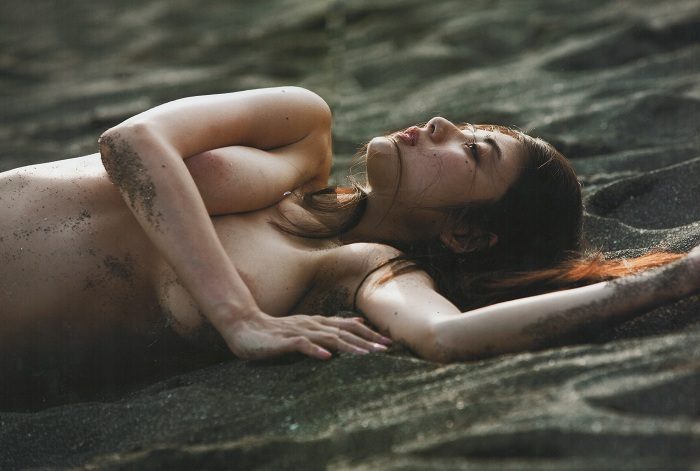 片山萌美 濡れ場ヌード＆水着グラビア画像！