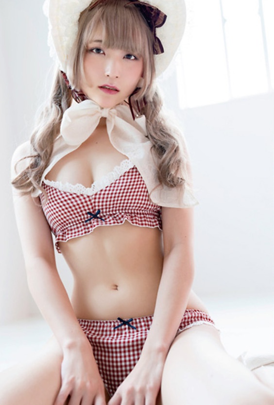 あまつまりな 脱ぎすぎ水着＆下着グラビア画像！