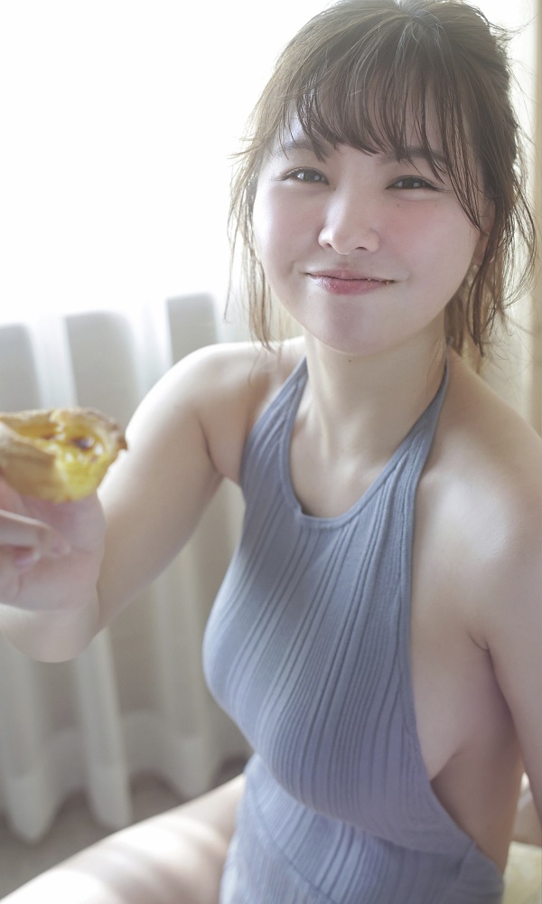 本郷柚巴 まぶしいボインの水着グラビア画像！