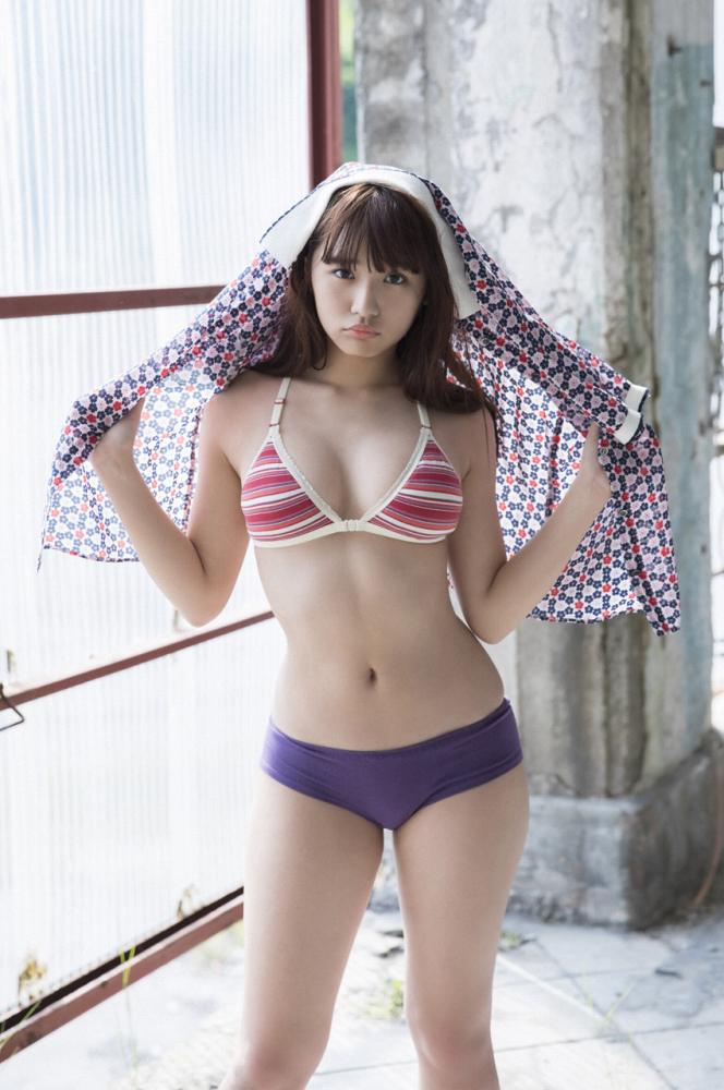 浅川梨奈 もっこりおっぱい水着グラビア画像！