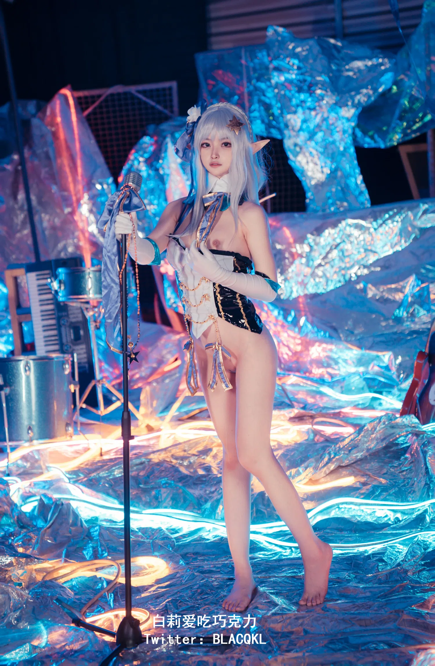 [COSPLAY] 白莉爱吃巧克力 – 爱蜜莉雅