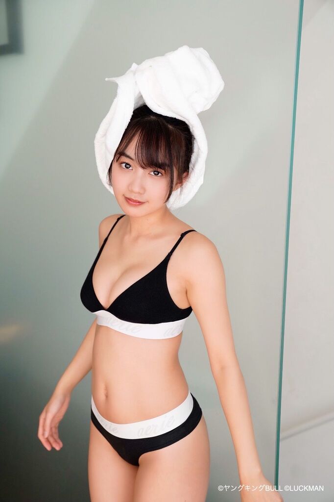 黒木ひかり むっちりバストの水着グラビア画像！