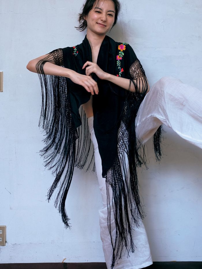 高田里穂 スタイル抜群な水着グラビア画像！