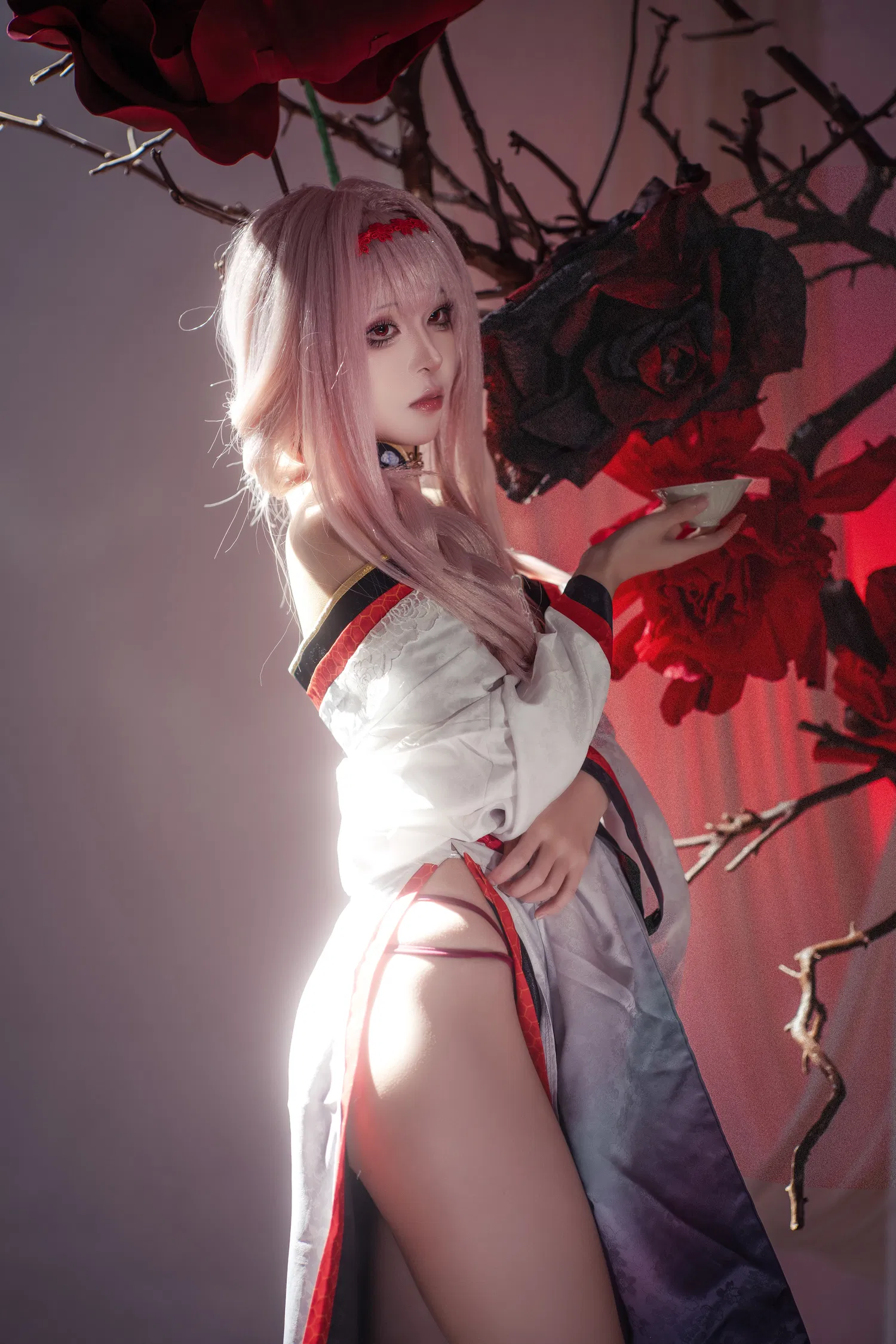 [Cosplay] 矢量鱼 Nikke胜利女神 暗莲