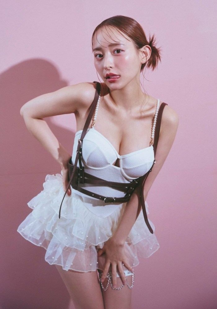 高崎かなみ 鬼かわな水着＆ランジェリー画像！