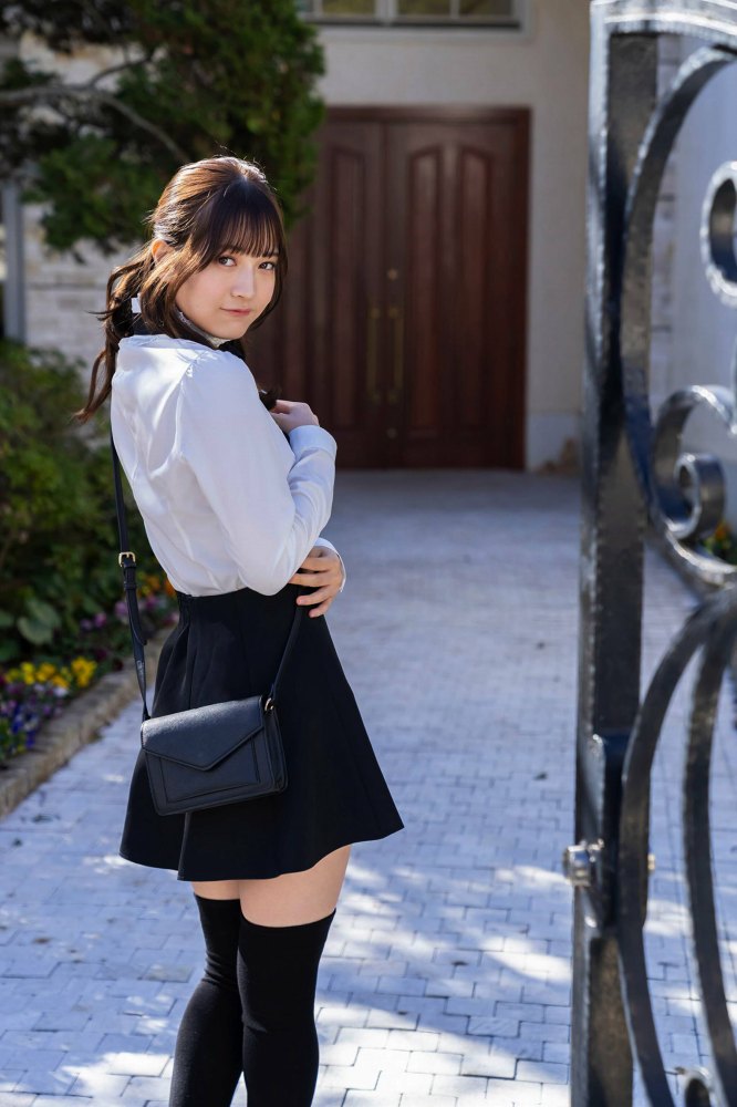 黒嵜菜々子 ふわふわボインの水着グラビア画像！