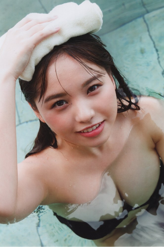 本郷柚巴 まぶしいボインの水着グラビア画像！