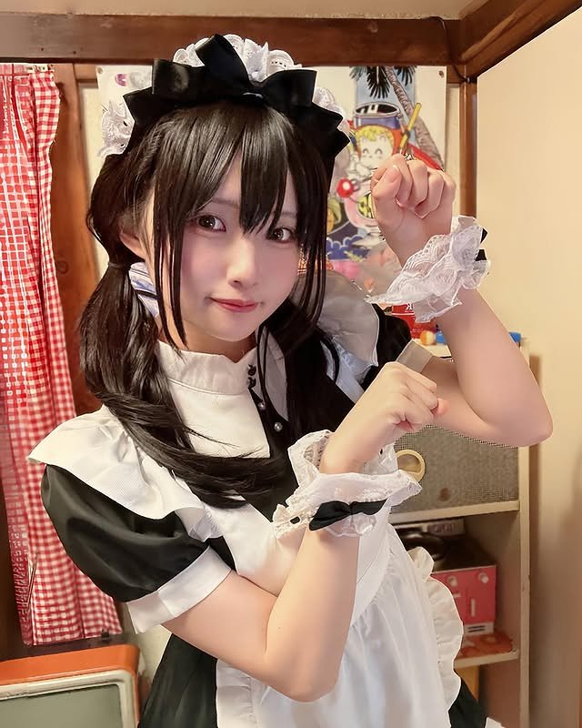 小倉あずさ 巨乳レイヤーの水着グラビア画像！