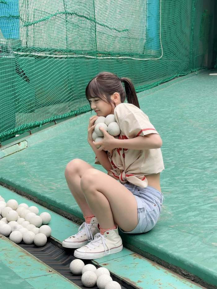 黒嵜菜々子 ふわふわボインの水着グラビア画像！