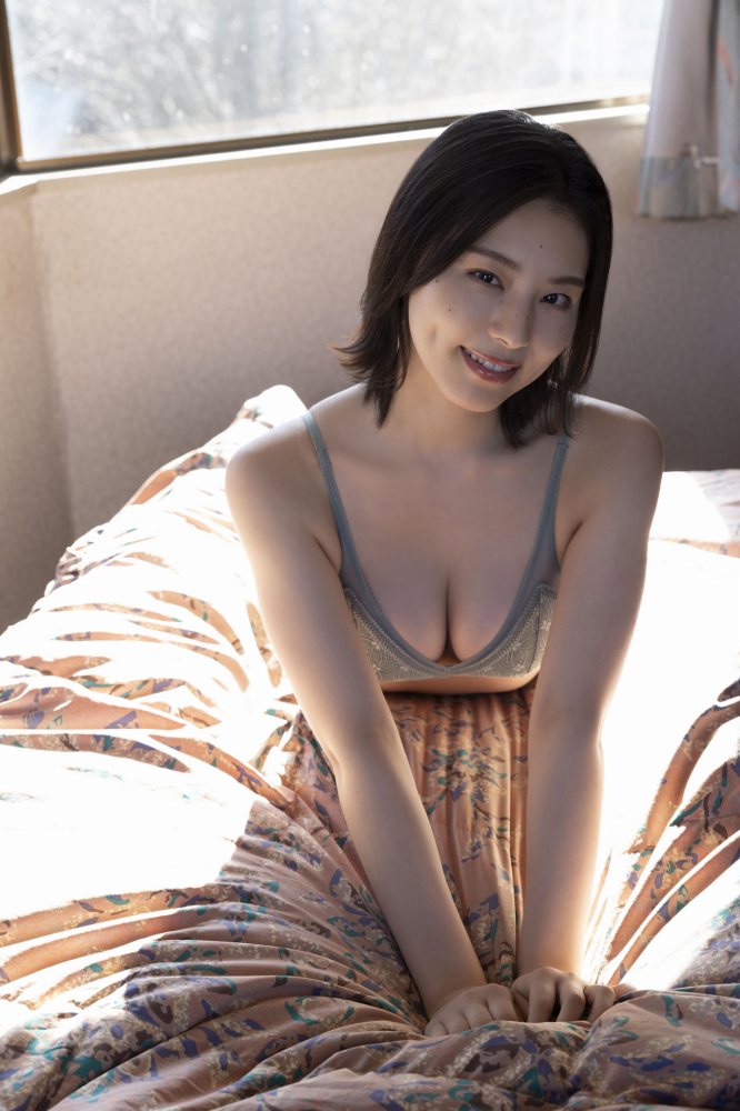 相楽伊織 けっこうボインな水着グラビア画像！