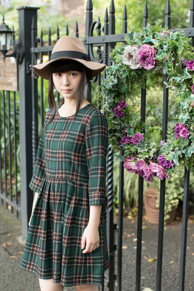 浜辺美波 鬼かわな水着＆浴衣グラビア画像！