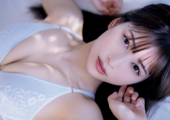 雪平莉左 グラマラス美女の水着グラビア画像！