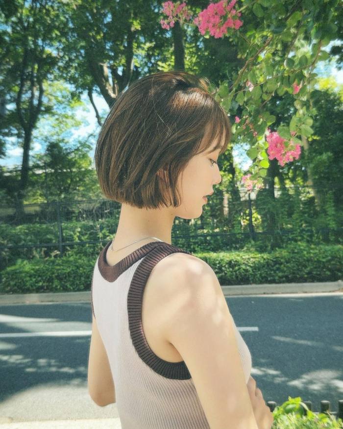 青戸しの Fカップボインな水着グラビア画像！