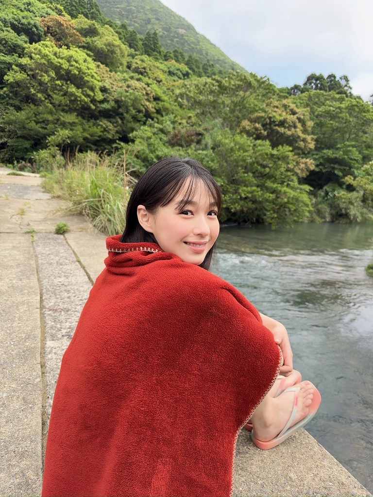 髙野真央 Gカップボインの水着グラビア画像！