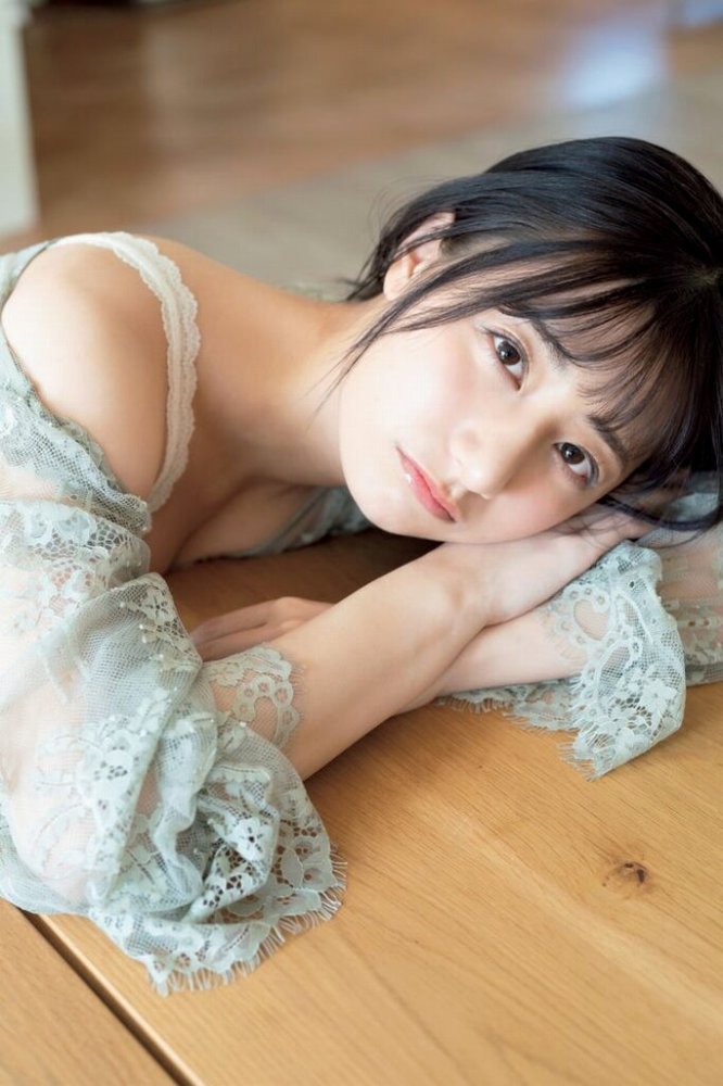 鈴木優香 ちょっと脱ぎすぎ水着グラビア画像！