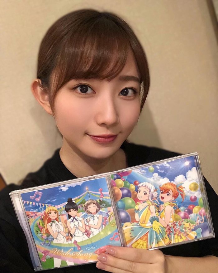 青山なぎさ 激かわな生脚＆タンクトップ画像！