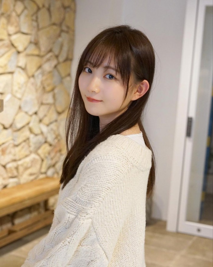 青山なぎさ 激かわな生脚＆タンクトップ画像！