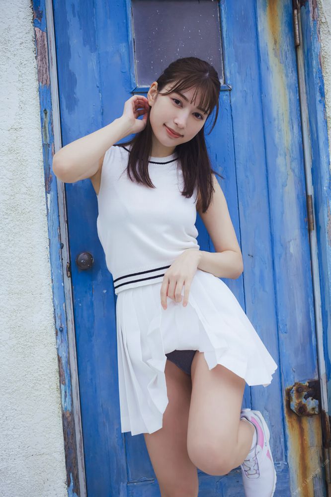 雪平莉左 グラマラス美女の水着グラビア画像！