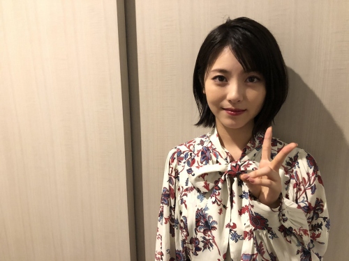 浜辺美波 鬼かわな水着＆浴衣グラビア画像！