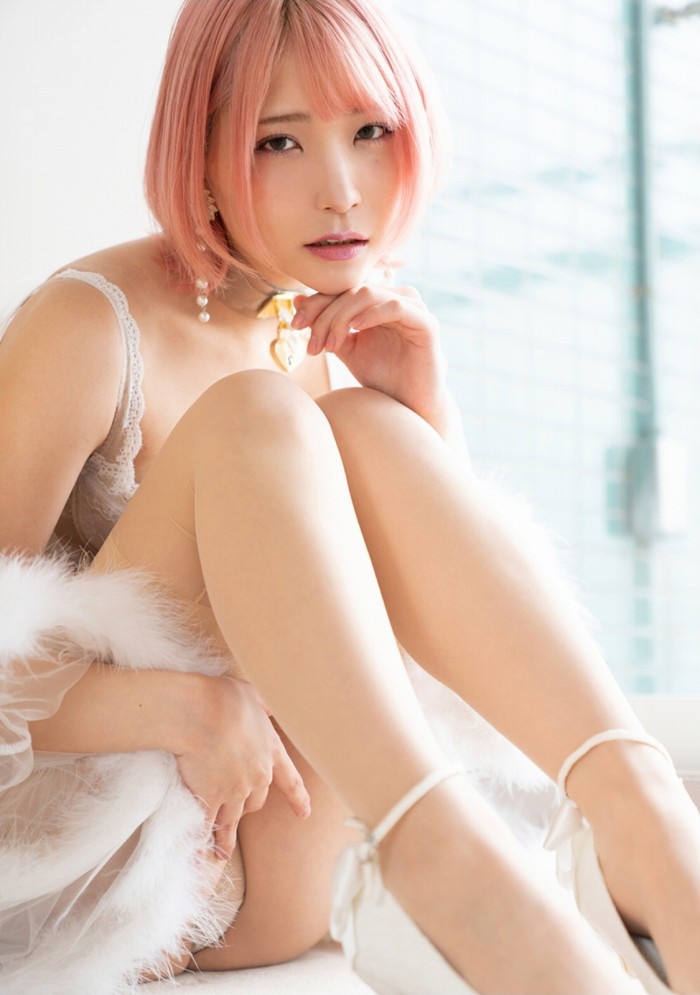 あまつまりな 脱ぎすぎ水着＆下着グラビア画像！