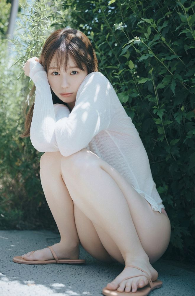 小池里奈 美尻でキュートな水着グラビア画像！