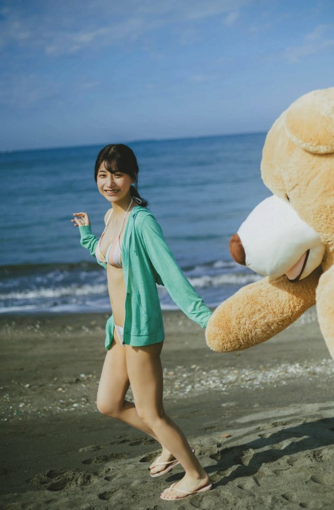 鈴木優香 ちょっと脱ぎすぎ水着グラビア画像！