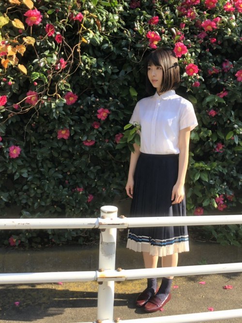 浜辺美波 鬼かわな水着＆浴衣グラビア画像！