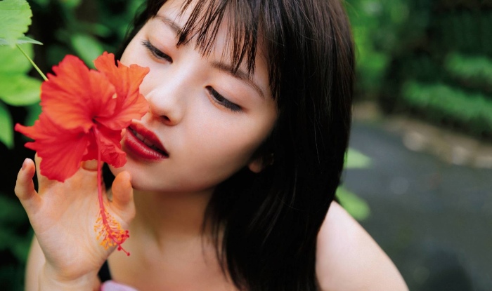 浜辺美波 鬼かわな水着＆浴衣グラビア画像！