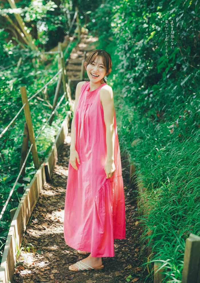 青山なぎさ 激かわな生脚＆タンクトップ画像！