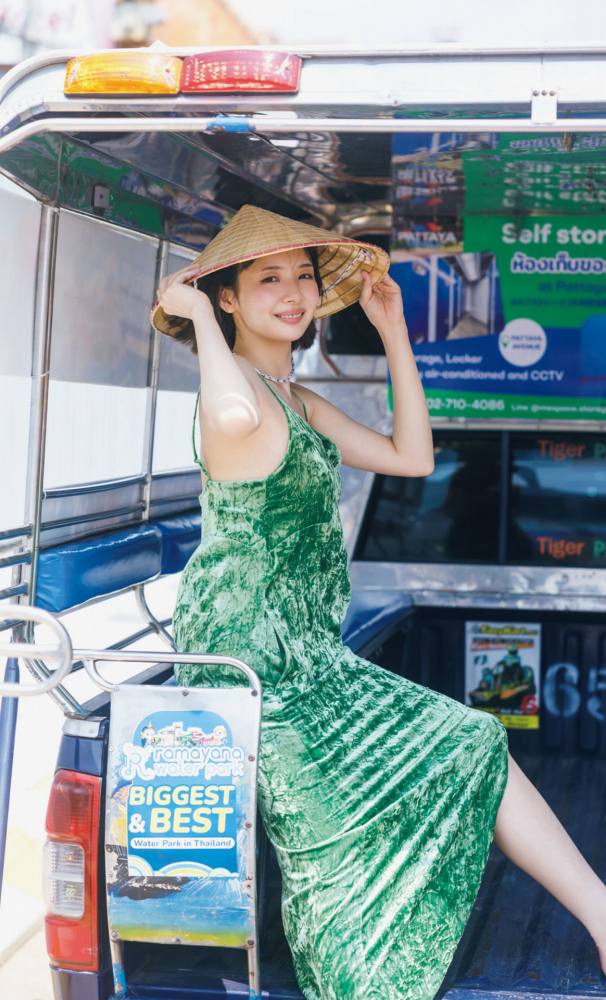 岡田紗佳 ぷるぷるGカップ水着グラビア画像！