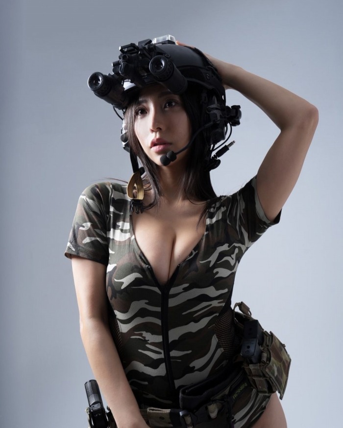 鈴木ふみ奈 Iカップの水着グラビア画像ほか！