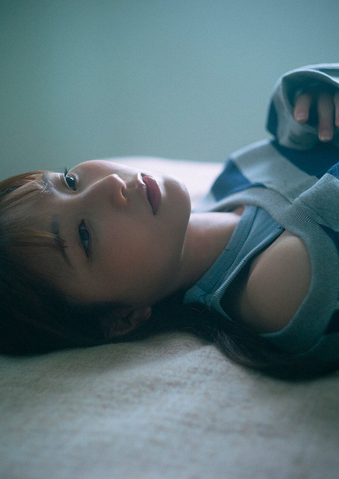 青山なぎさ 激かわな生脚＆タンクトップ画像！