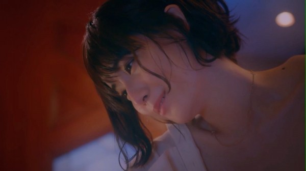 浅川梨奈 もっこりおっぱい水着グラビア画像！