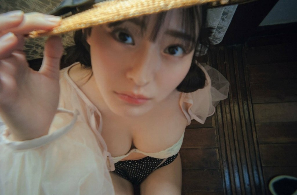 高崎かなみ 鬼かわな水着＆ランジェリー画像！