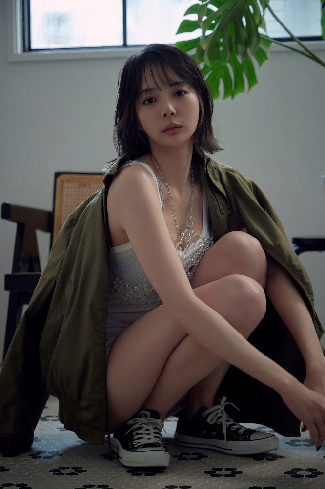 岡田紗佳 ぷるぷるGカップ水着グラビア画像！