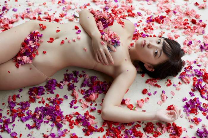 おしの沙羅 Gカップボインの水着グラビア画像！