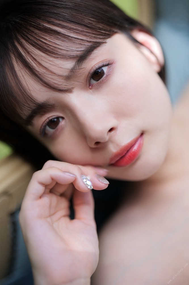 岡田紗佳 ぷるぷるGカップ水着グラビア画像！