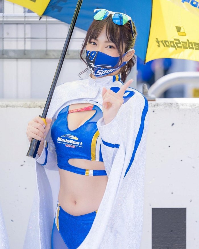 霧島聖子 Dカップお姉さんの水着グラビア画像！