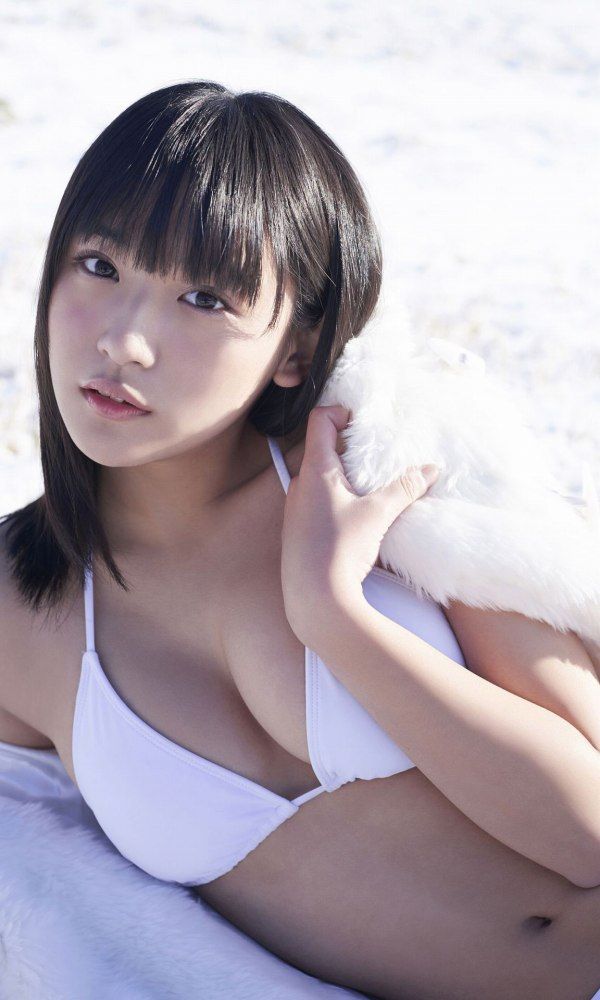 浅川梨奈 もっこりおっぱい水着グラビア画像！