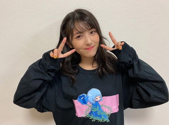 浜辺美波 鬼かわな水着＆浴衣グラビア画像！