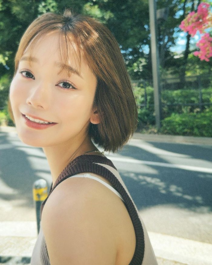 青戸しの Fカップボインな水着グラビア画像！