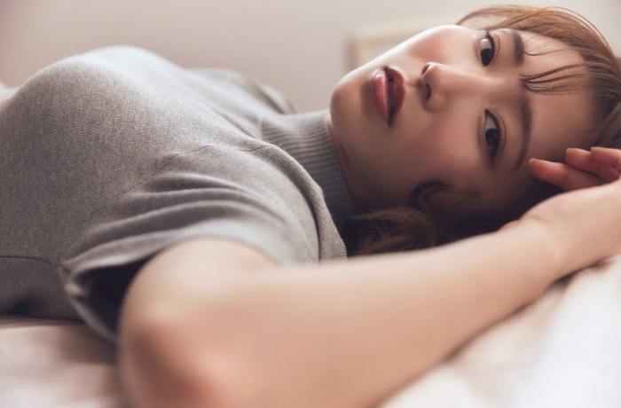 青山なぎさ 激かわな生脚＆タンクトップ画像！