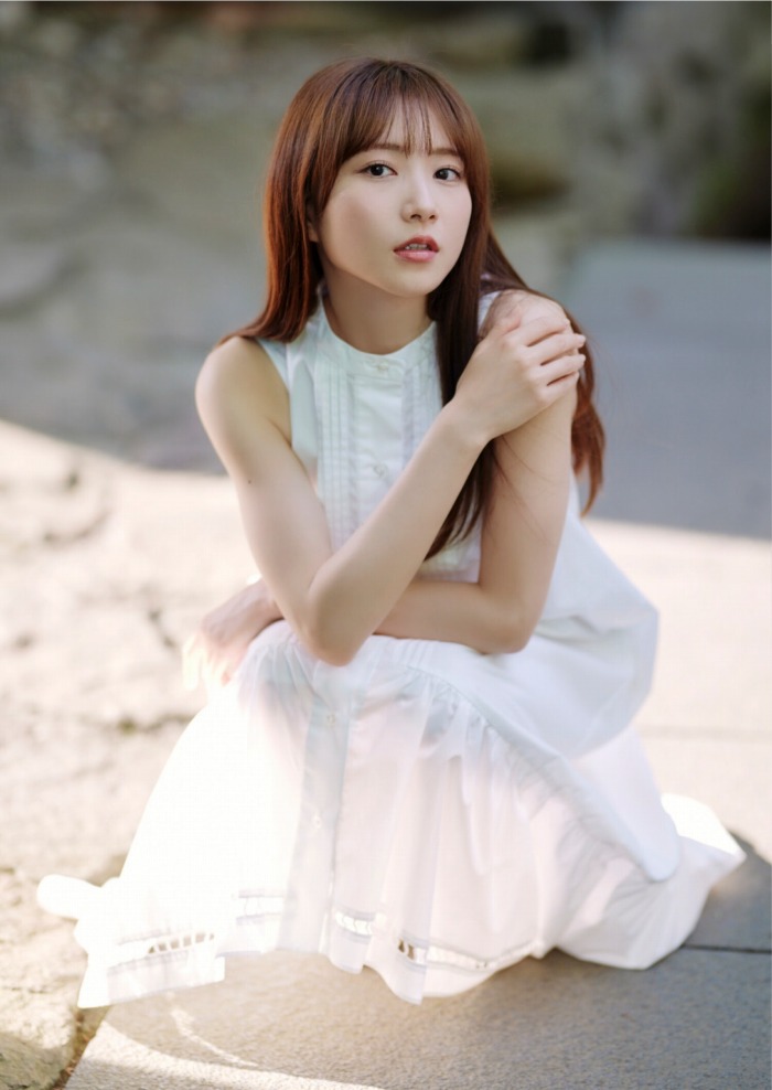 青山なぎさ 激かわな生脚＆タンクトップ画像！