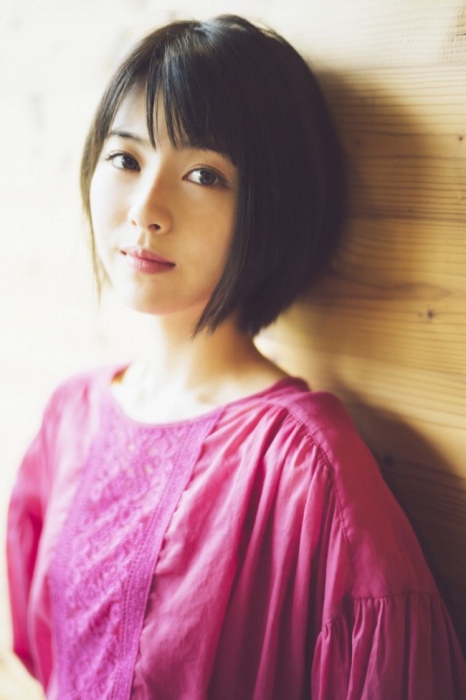 浜辺美波 鬼かわな水着＆浴衣グラビア画像！